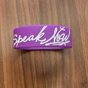 Taylor Swift: Speak now rubber bracelet OFFICIAL tour bracelet from 2011